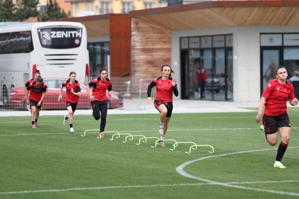 Botërori 2027  Kombëtarja rinis përgatitjet për Uellsin  Gresa Berisha i bashkohet ekipit