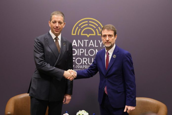 Hoxha takim me homologun serb  Dialogu me Kosovën  e vetmja rrugë e qëndrueshme drejt normalizimit të plotë të marrëdhënieve