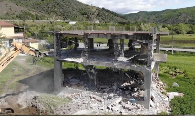 Punimet për Korridorin 8  IKMT shemb 7 objekte në Elbasan Papër