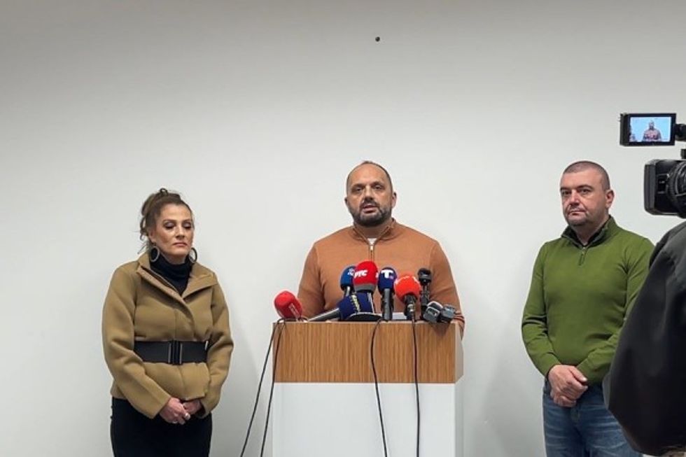 Rrënimi i garazheve në veri të Mitrovicës  përplasje e Komunës dhe Trepçës për pronësinë dhe ligjshmërinë e aksionit