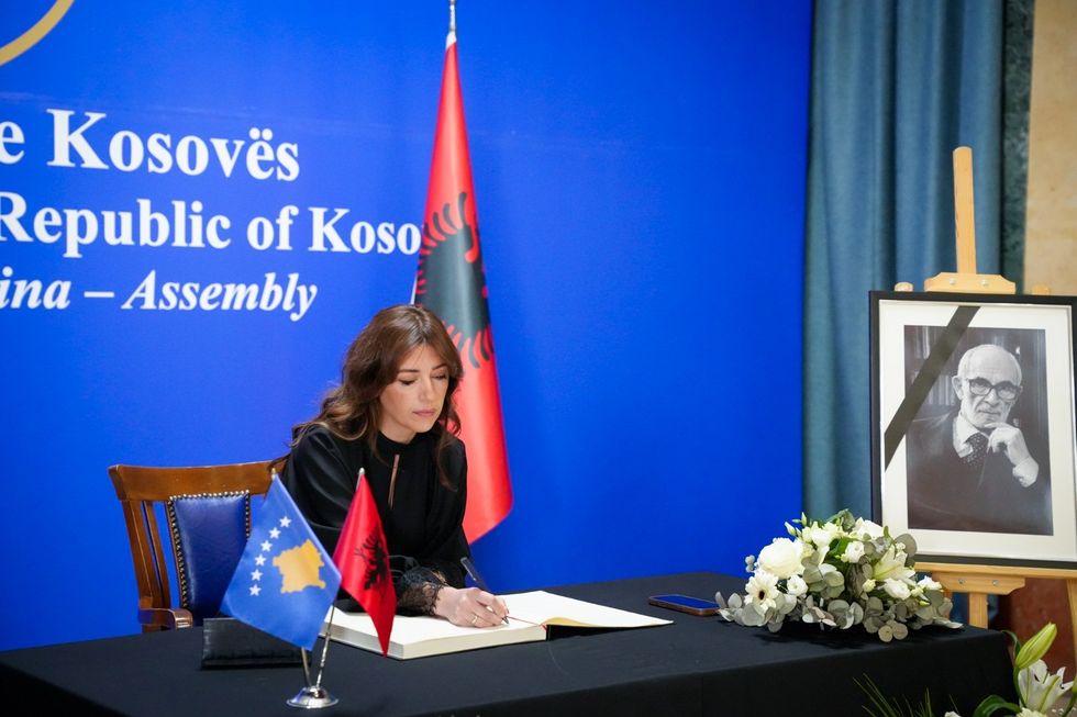 Homazhe në nderim të jetës dhe veprës së Qosjes