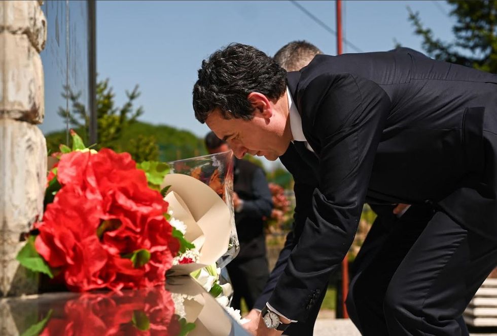 Kurti në përvjetorin e masakrës së Mejës  Dëshmi e gjenocidit të Serbisë në Kosovë