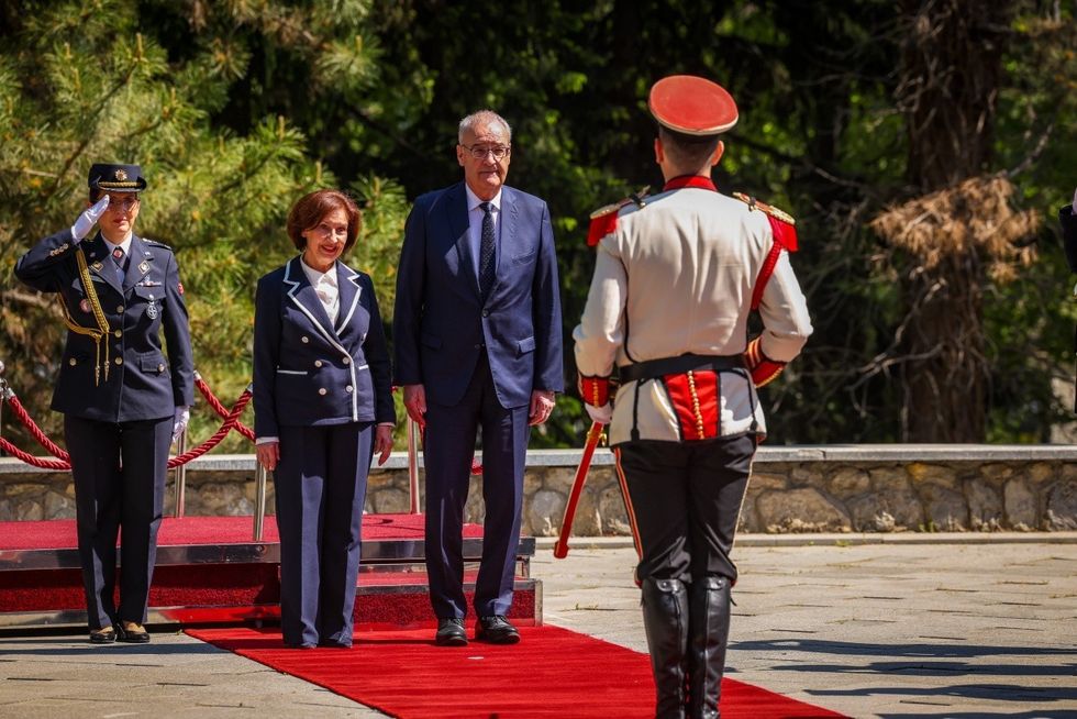 Presidentja Siljanovska Davkova e priti me nderime të larta shtetërore presidentin e Zvicrës  Guy Parmelin