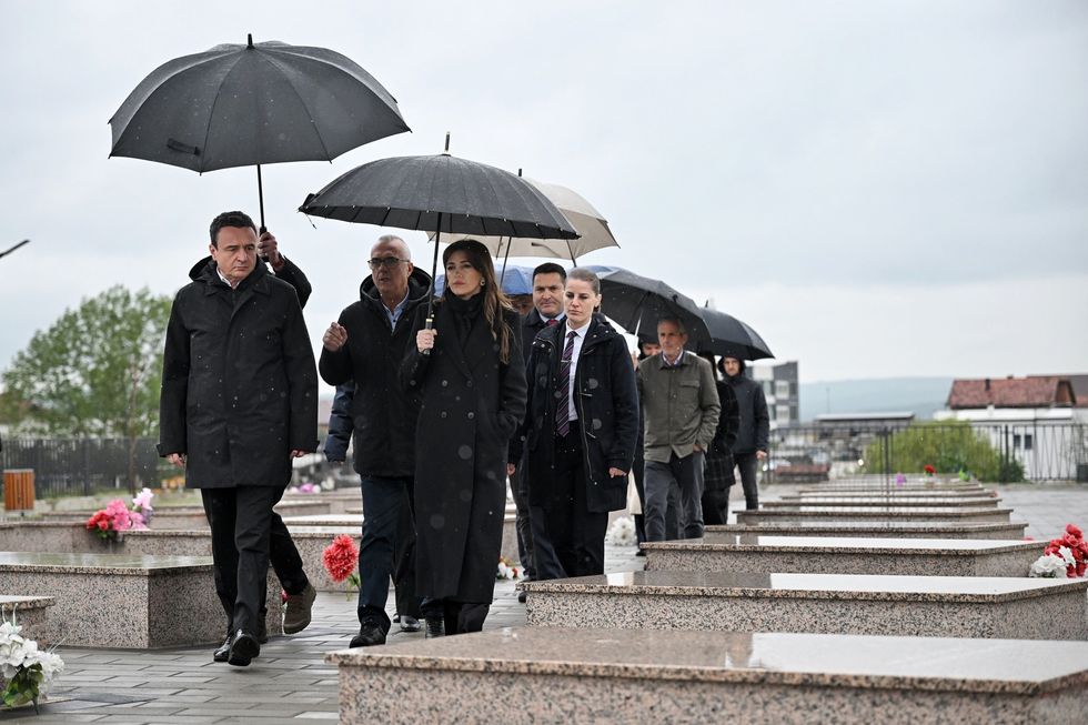 Kurti bëri homazhe në 27 vjetorin e rënies së dëshmorëve dhe martirëve të fshatrave Shtuticë  Vërboc  Gllobar dhe Baks