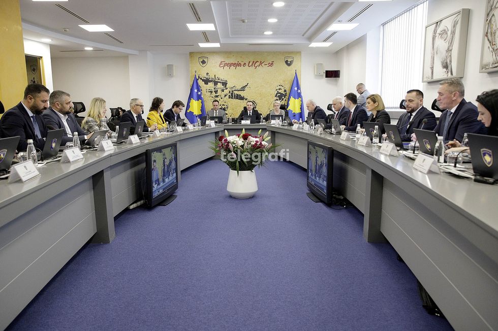 Qeveria mblidhet sot  diskutohen projektligje dhe vendime të rëndësishme