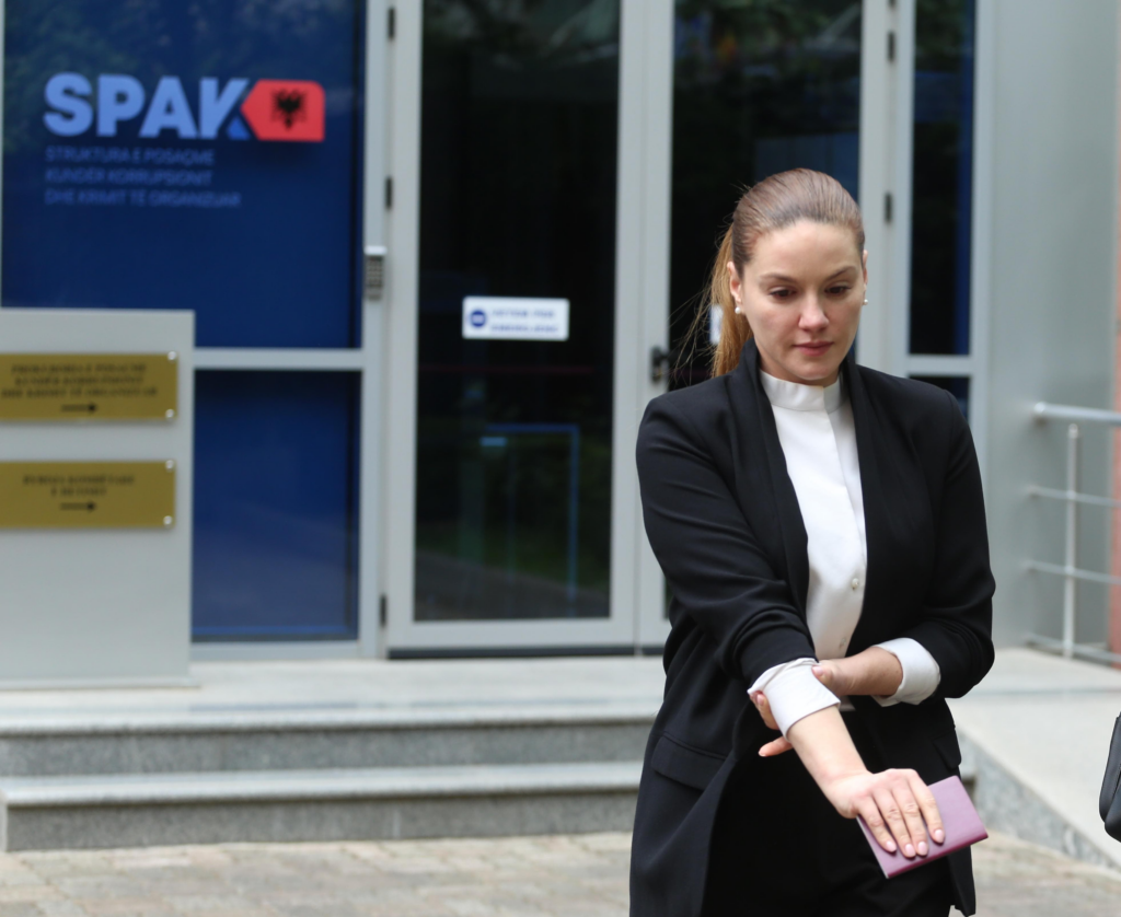 Kushtetuesja shqyrton kërkesën e Ajola Xoxës për shfuqizimin e tre vendimeve