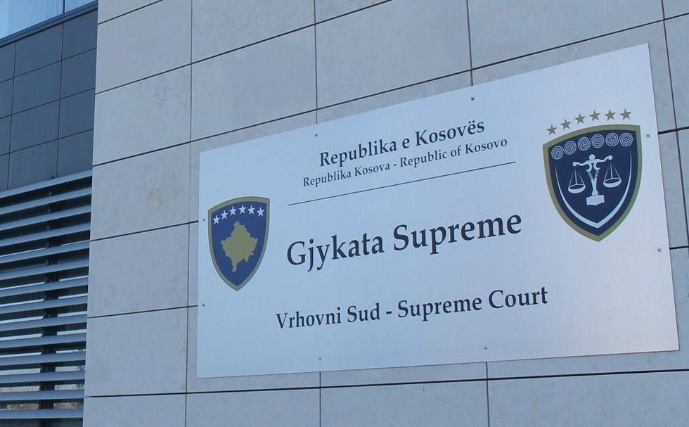 Supremja lë në fuqi paraburgimin për dy të akuzuarit për krime lufte