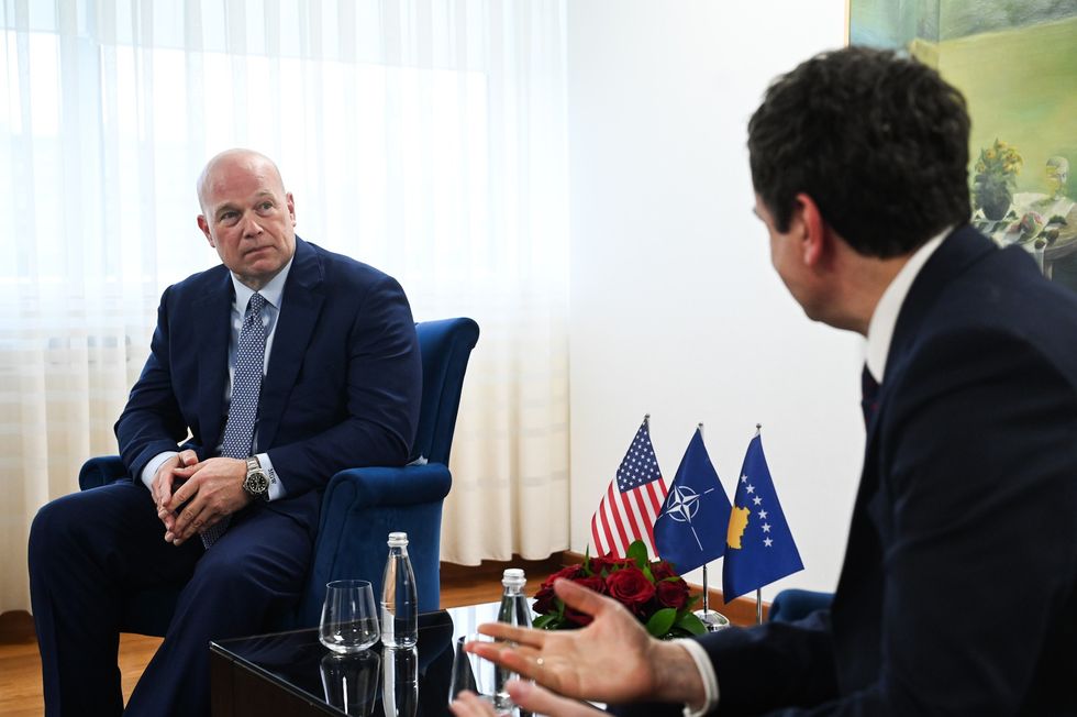 Kurti takon ambasadorin Whitaker  NATO dhe SHBA jetike për sigurinë e Kosovës