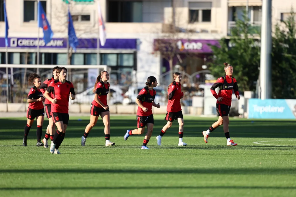 Botërori 2027 për vajza  Skuadra udhëton drejt Uellsit për sfidën e parë të muajit