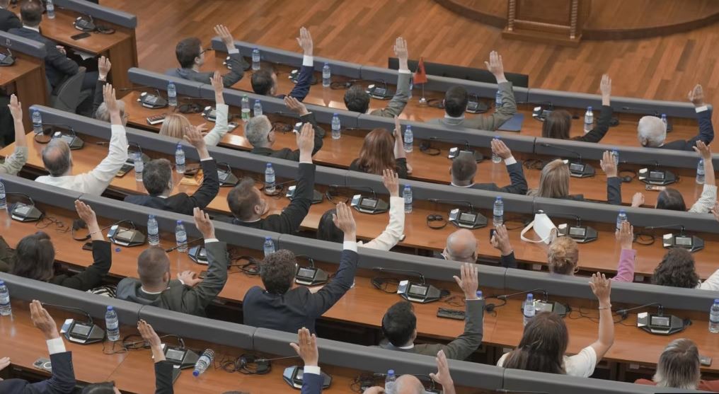 Kuvendi i Kosovës miraton Projektligjin për çmimet tavan  opozita e kundërshton 