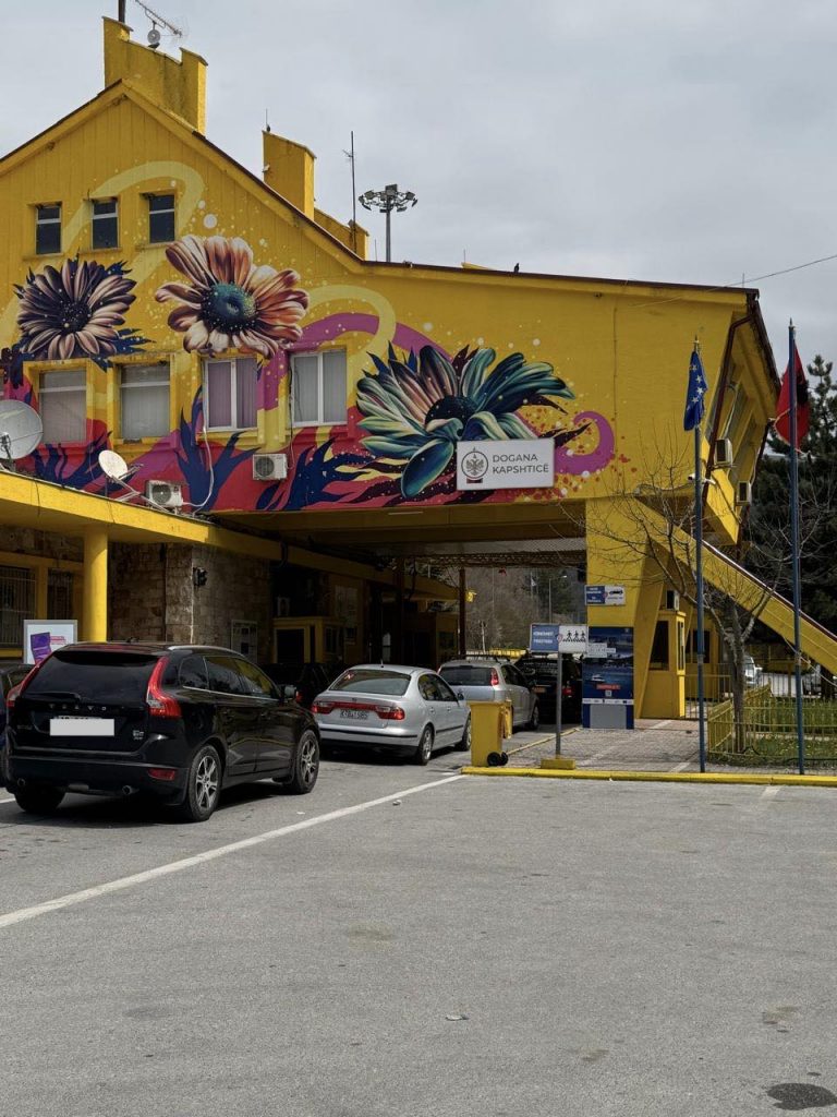 Mijëra qytetarë kalojnë në Kapshticë për Pashkën Ortodokse