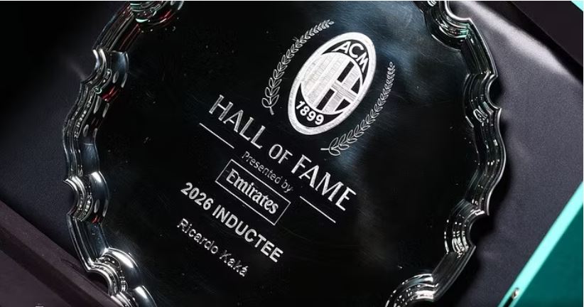 Legjendat e Milanit  Gullit  Kaka dhe Ancelotti futen në  Hall of Fame  të klubit kuqezi