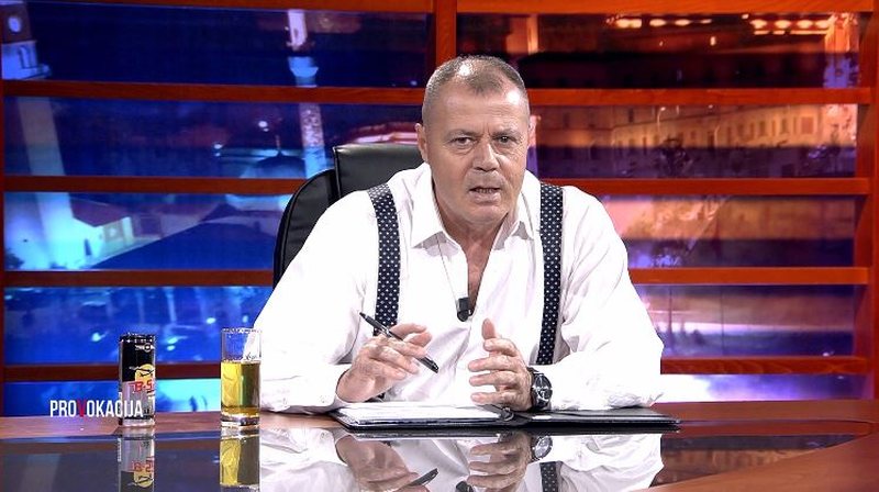 Turp t keni që bëni si histerika për pamjen dhe kafazin ku rri Ilir Meta