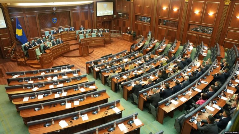 Nis votimi në Kuvend për dy kandidataturat e Vetëvendosjes për president  Opozita bojkoton seancën