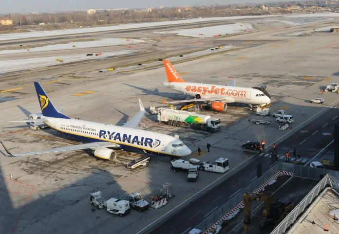 Nisin kufizimet e para të karburantit për avionët