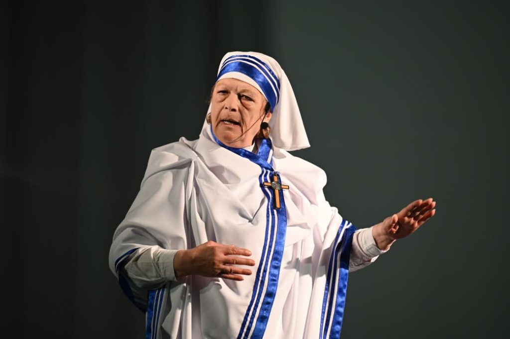 Monodrama kushtuar Nënë Terezës shfaqet në Pogradec