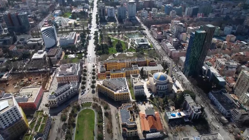 Rritja e ekonomisë shqiptare përkohësisht ngadalësohet për shkak të pasigurive globale