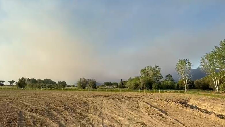 Mbyllet aeroporti në Pisa  qindra persona urdhërohen të lënë shtëpitë për shkak të zjarreve të mëdha