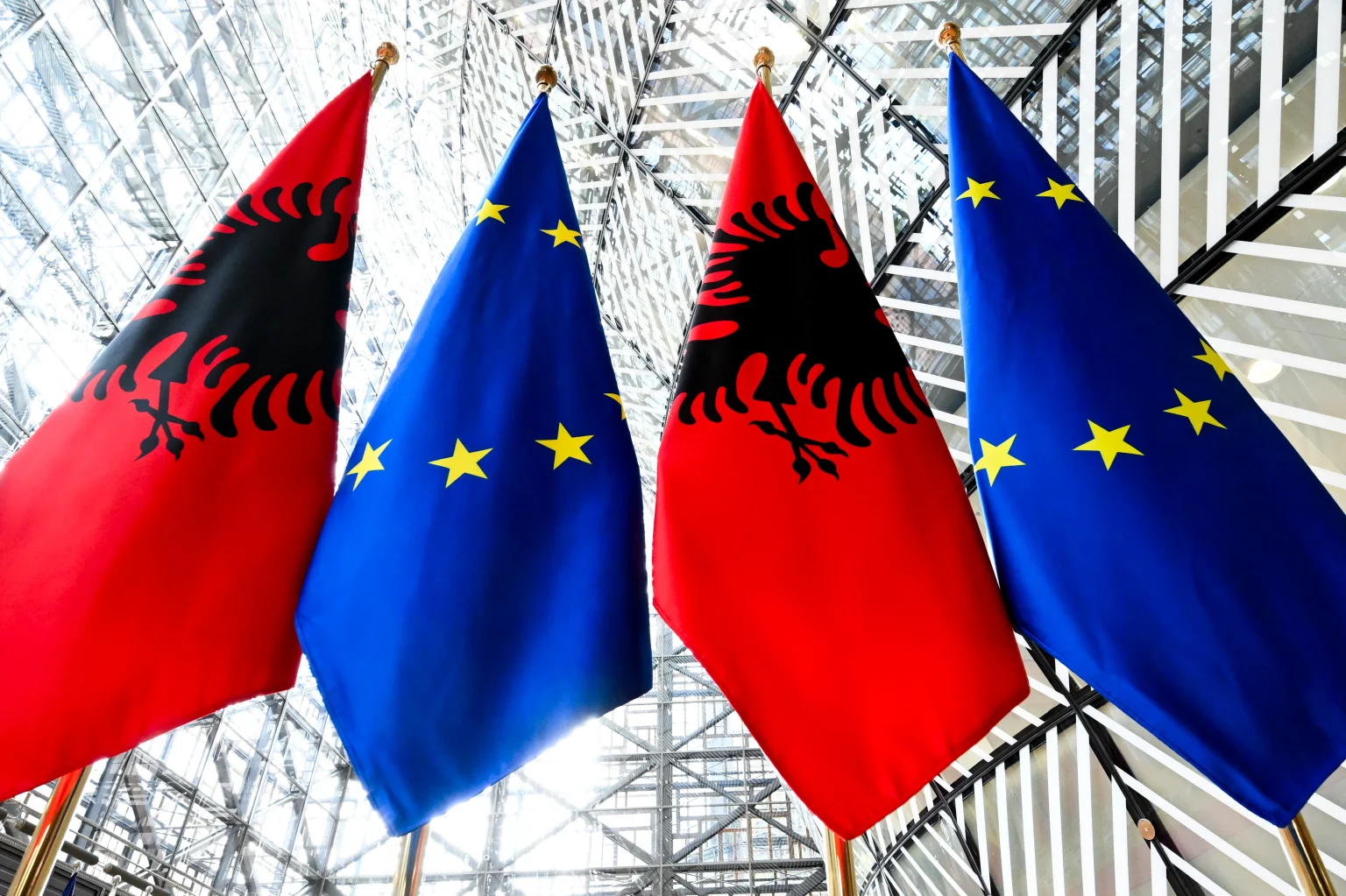 Zbardhet dokumenti i IBAR  Nga korrupsioni te zgjedhjet  ja çfarë u vendos për kriteret e Shqipërisë