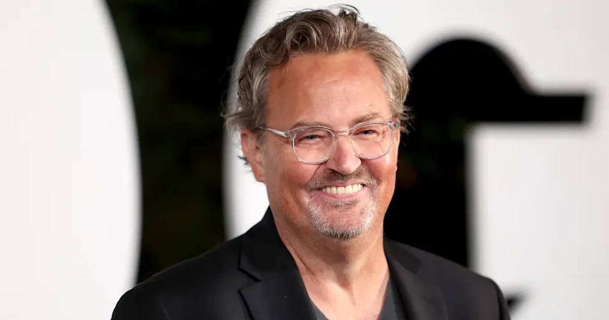 Nëna e Matthew Perry shpërthen në gjykatë  akuza ndaj ish asistentit