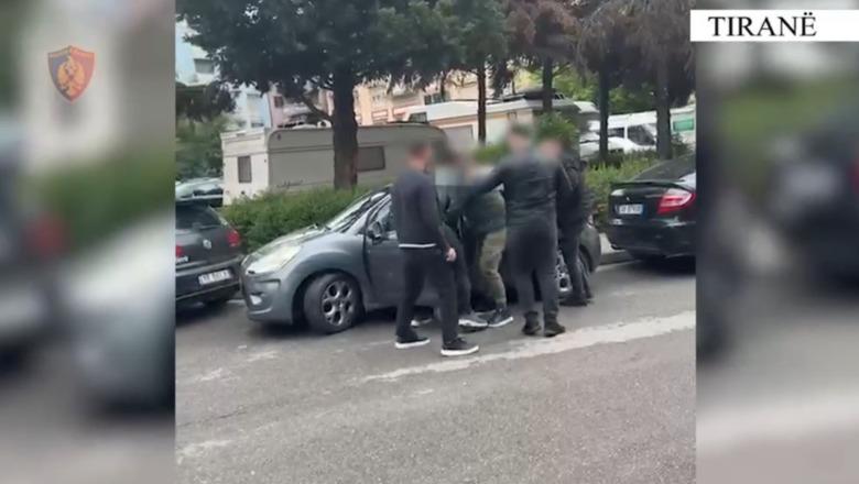 Arrestohet 66 vjeçari në Kthesën e Kamzës  në makinë i gjetën 1 000 fara kanabisi