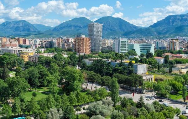 Shqipëria – drita që jeton përjetë në shpirtin ton