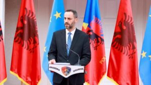 Diplomohen 104 studentët e Akademisë së Sigurisë  Lamallari  Mbajeni uniformën me krenari 