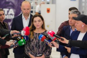 Deri në orën 15:00