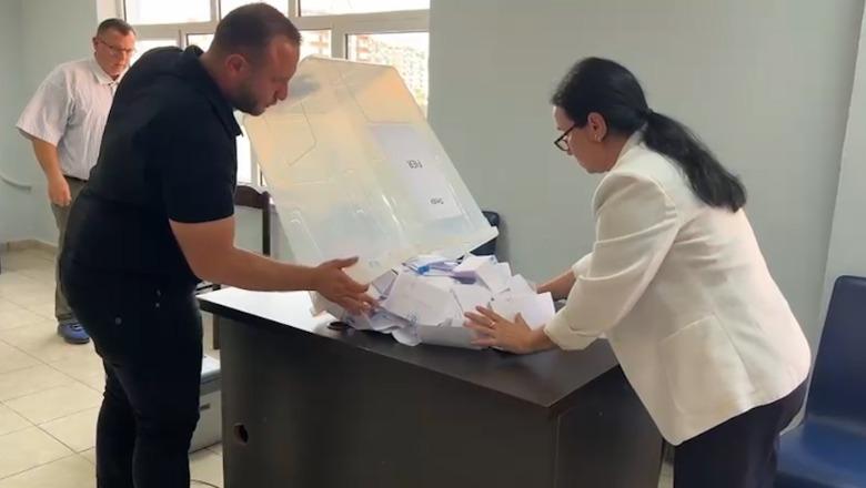 Referendumi për kryetarin në PD  Pjesëmarrje e ulët në Përmet  Pustec dhe Këlcyrë