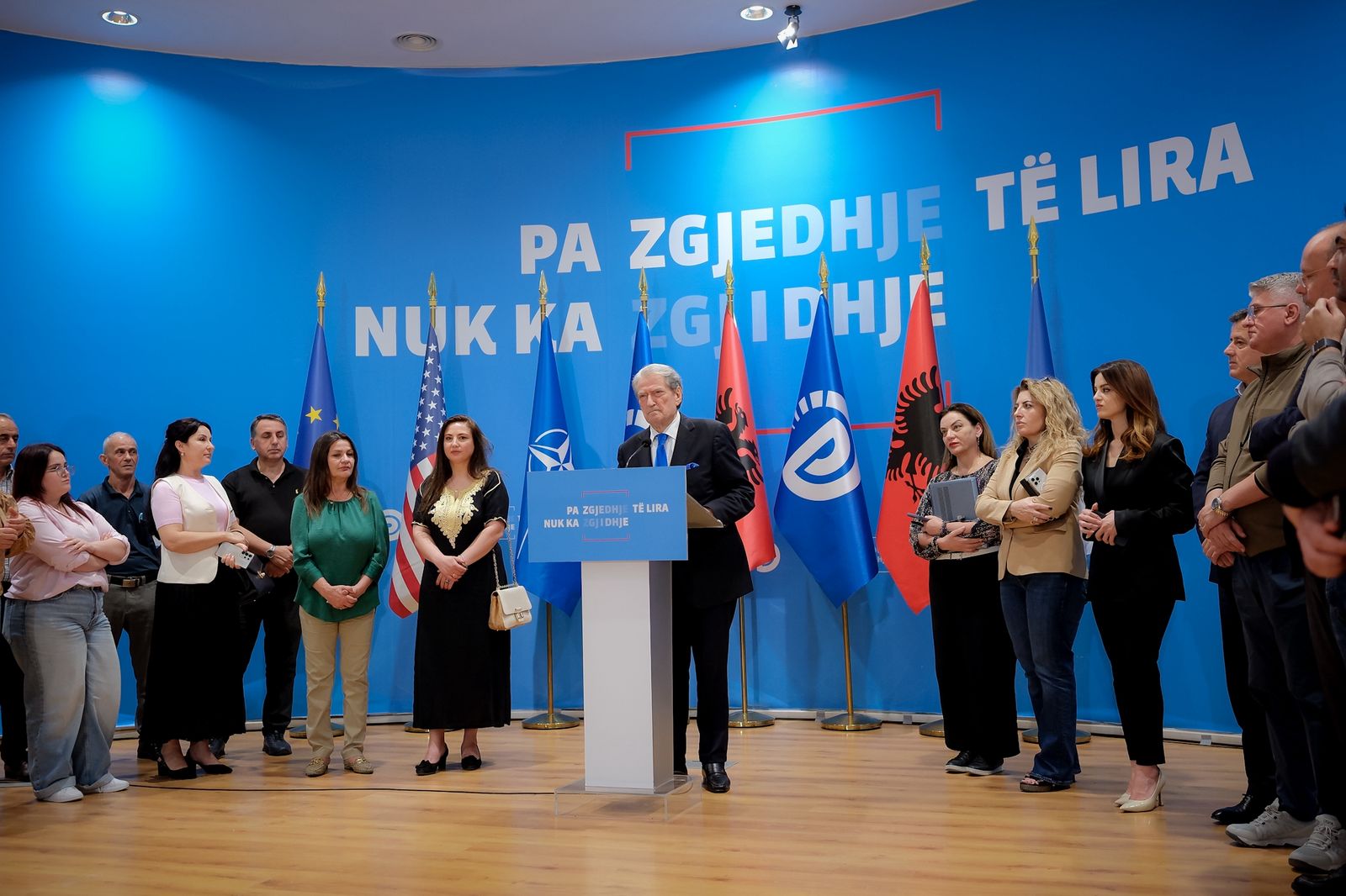 Zgjedhjet për kreun e PD  Berisha   Mirënjohje edhe atyre që votuan kundër  jemi një familje 