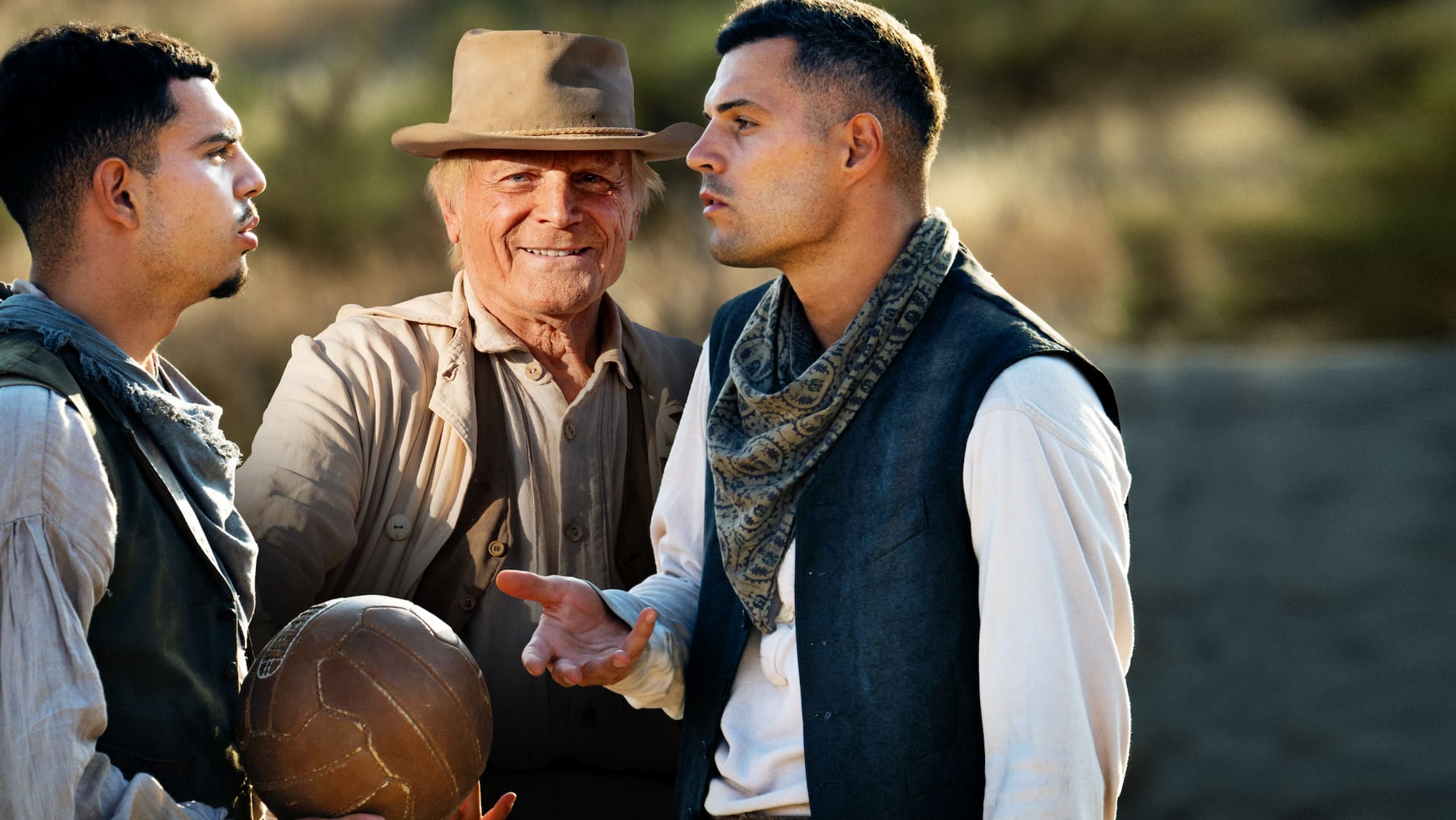 Nga fusha e blertë në yll kinemaje  Granit Xhaka aktron në film krah legjendës Terence Hill