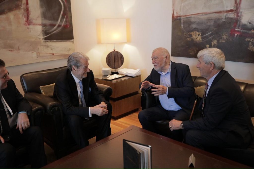 Kroaci  Berisha takim me ish Presidentin kroat  Mesic  Të ndiqet çdo rrugë demokratike për t u përballur me sfidat