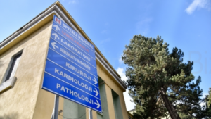 Arrestohet për  ngacmim seksual  mjeku i Spitalit Rajonal të Korçës  pezullohet nga detyra