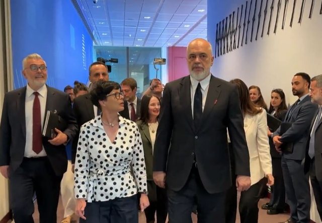 Euraktiv  Shqipëria është gati të pranojë anëtarësimin në BE edhe pa veto  Rama e përsëriti në Bruksel