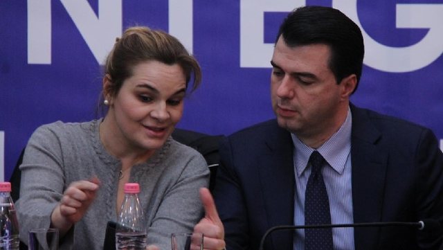Monika Kryemadhi hedh akzua të forta ndaj Lulzim Bashës  Financon portale për sulme denigruese ndaj meje dhe familjes sime