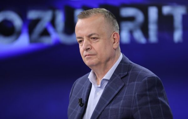 Dendias në Tiranë,