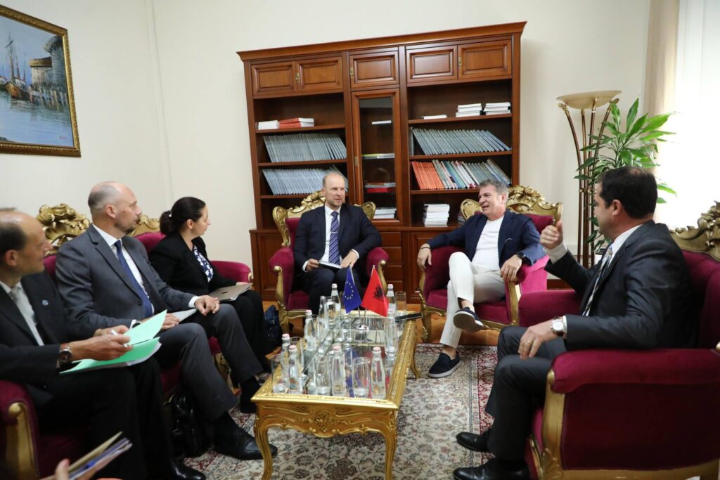 Takim i Komisionit të Reformës Zgjedhore me delegacionin e Komisionit të Venecias për financimin e partive politike  Gjiknuri zbardh takimin