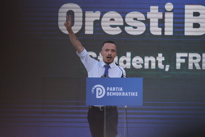  PD nuk është e jotja  as e lëpirësve të tu   Anëtari i FRPD  shpërthen  ndaj Berishës  Nuk më përjashton dot