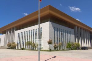 në Shqipëri