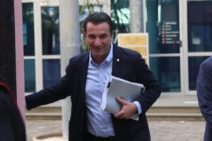 e Lartë