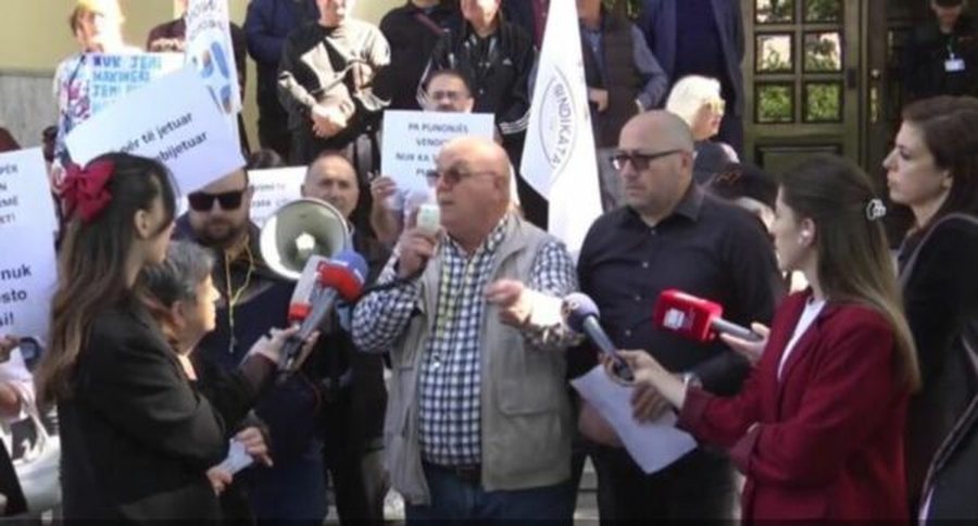 Protesta e 1 Majit në Shqipëri  punëtorët  Votoni urgjent minimumin jetik