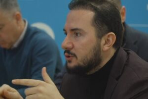 Votëbesimi për Berishën, Salianji publikon foto