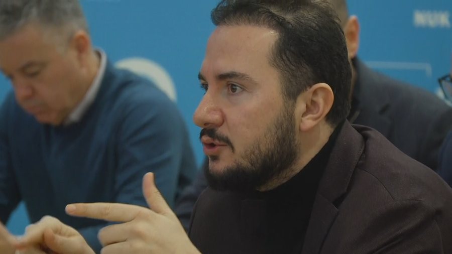 Votëbesimi për Berishën, Salianji publikon foto