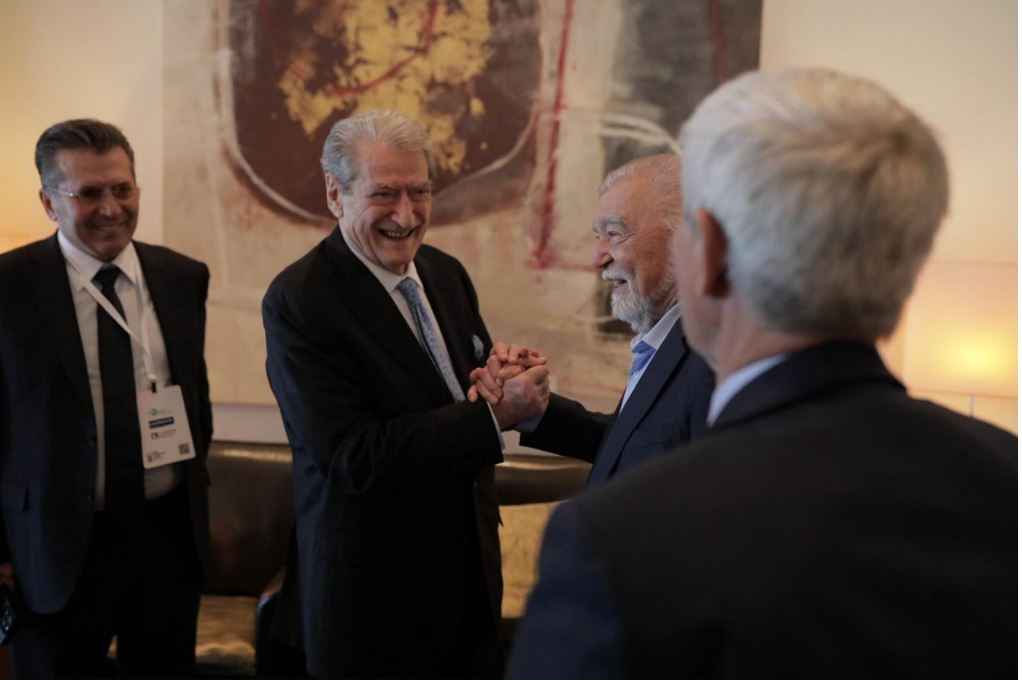 Berisha takon ish presidentin kroat Stjepan Mesić në Zagreb