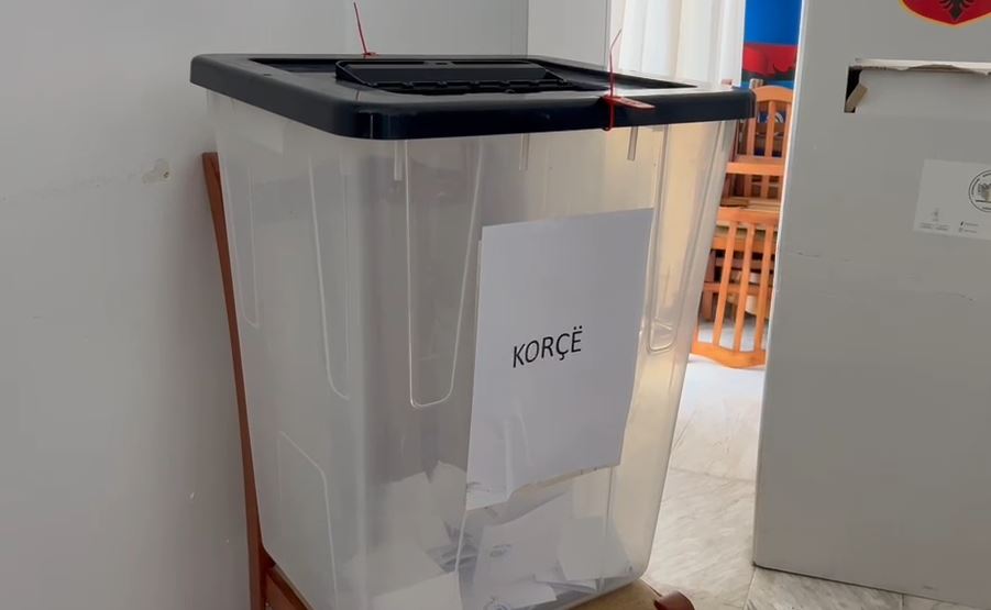 Debatet për listat e anëtarësisë  shtyhen zgjedhjet në degën e PD në Korçë