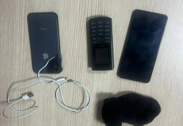Burgjet e Shqipërisë si dyqane celularësh  Bastisen qelitë e Shkodrës  Ja sa telefona u gjetën 