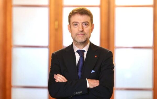 nuk është diplomaci,