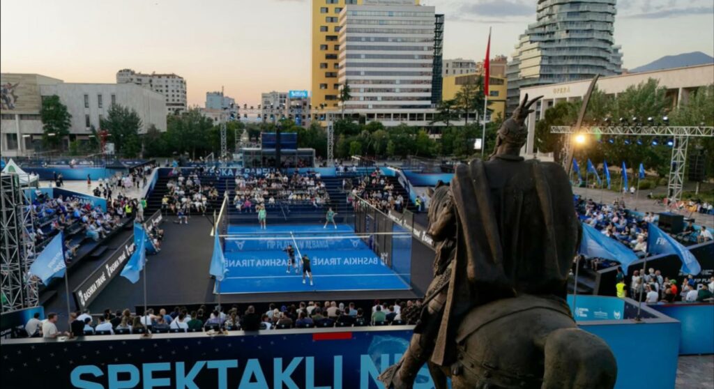 Rama fton qytetarët  Pas finales së Champions League  shijoni spektaklin e padelit në Sheshin Skënderbej