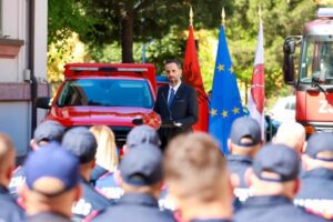 deri në 30 vite