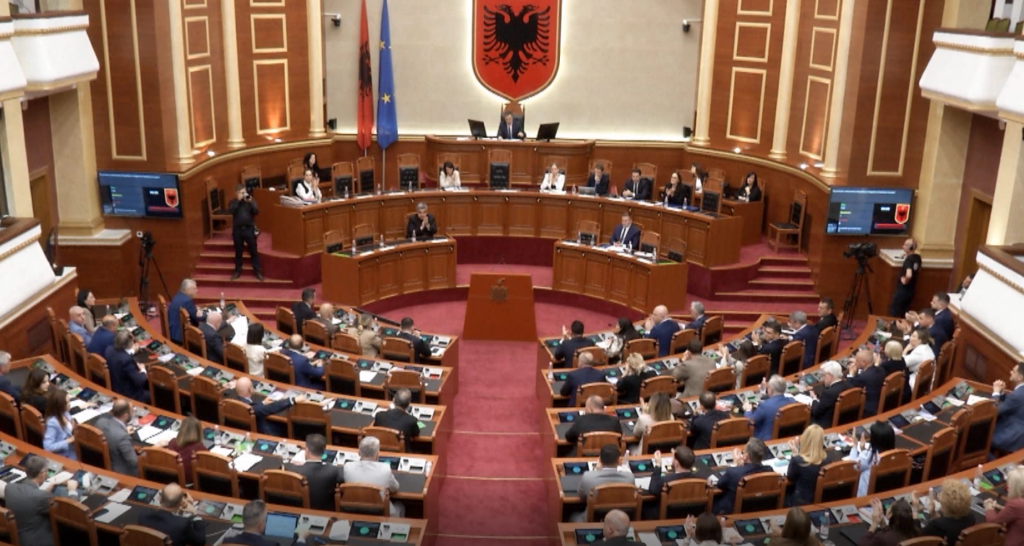 10 interpelanca dhe ndryshime në rregullore,